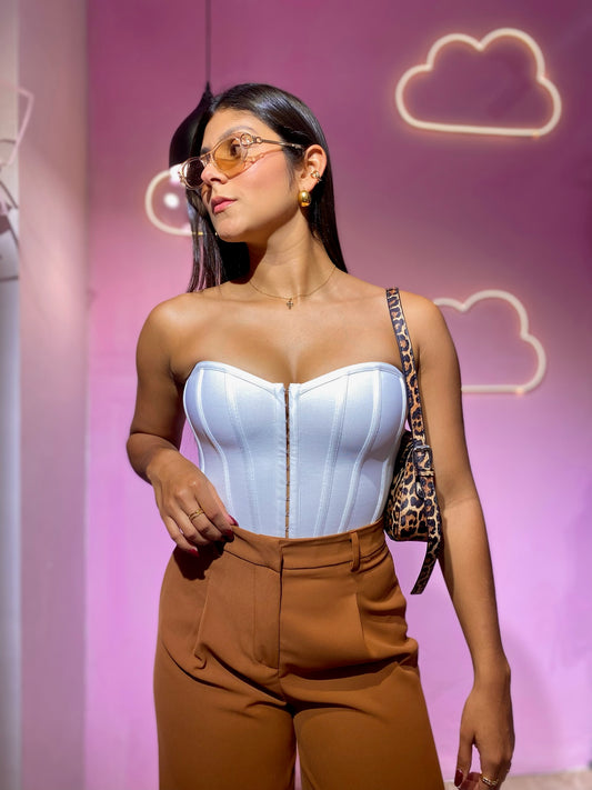 Corset strapless blanco con broches delanteros