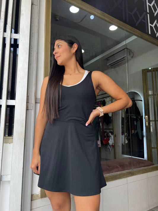 Vestido negro deportivo con top blanco y espalda de tirantes HOLLISTER