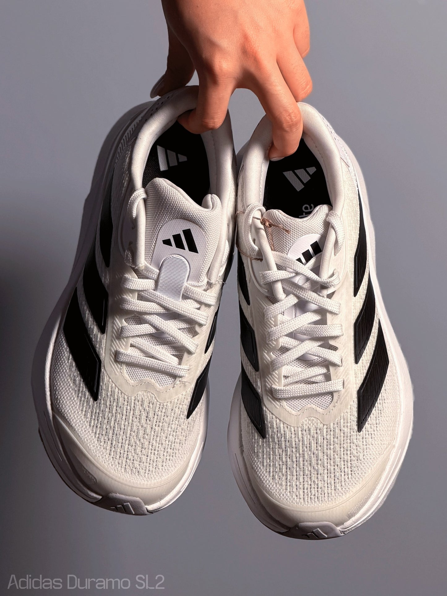 Zapato DURAMO SL2W de dama deportivas blancas con lineas negras