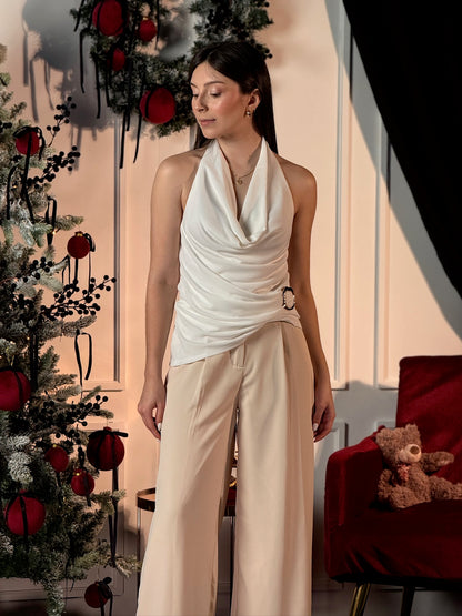 Top cuello desbocado blanco con hebilla lateral L.A.