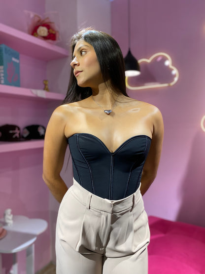 Corset strapless escote corazón de armazón y trenzado trasero negro