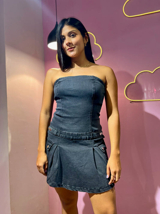 Vestido strapless de denim negro prelavado