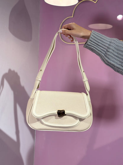 Cartera crema con blanco