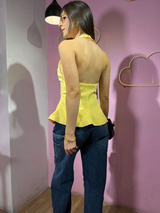 Top plises amarillo pastel espalda descubierta