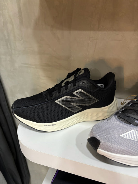 Zapato New Balance dama WARISYK4 negra
