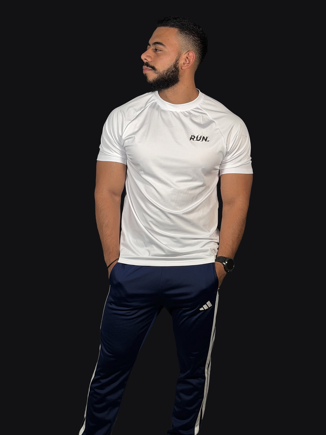 Jogger con franjas blancas a los costados y puño en la bota deportivo ADIDAS azul oscuro