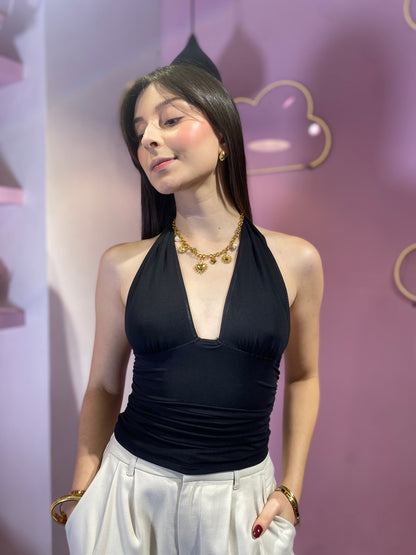 Top de malla negro de escote V y amarre al cuello