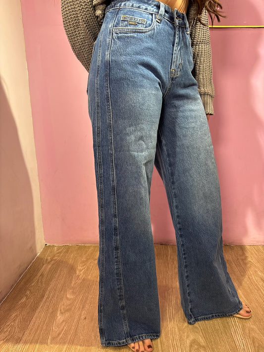 Jean palazzo oscuro con detalles de costura MOST WANTED