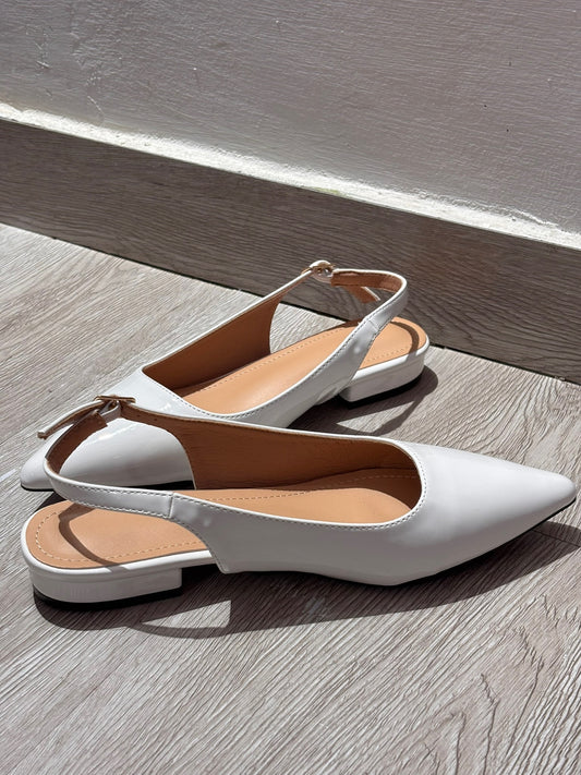 Zapatillas stiletto blancas patente lisas