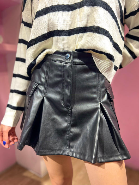 Falda cargo plisada de cuerina