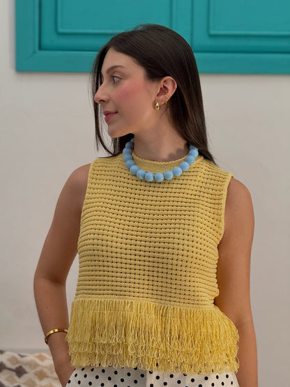 Top tejido halter con flecos amarillo