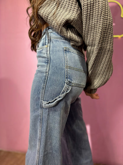 Jean wide leg tono medio con detalles de bolsillos POP SUGAR