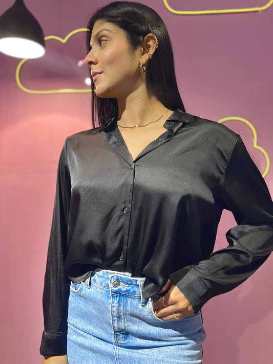 Camisa manga larga de seda brillante negra