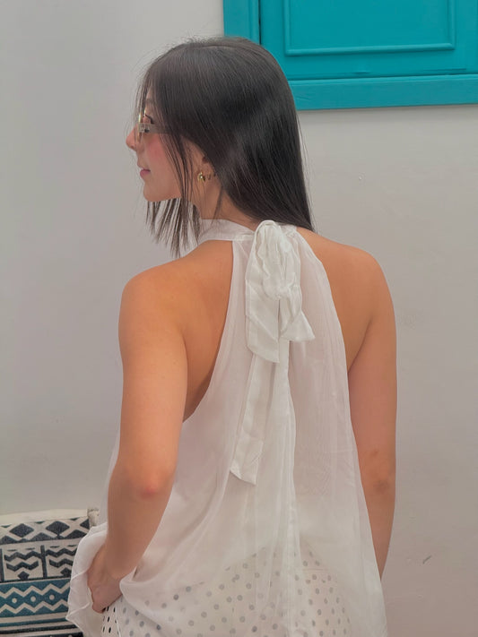 Blusa de chifon cuello alto con espalda cerrada blanca