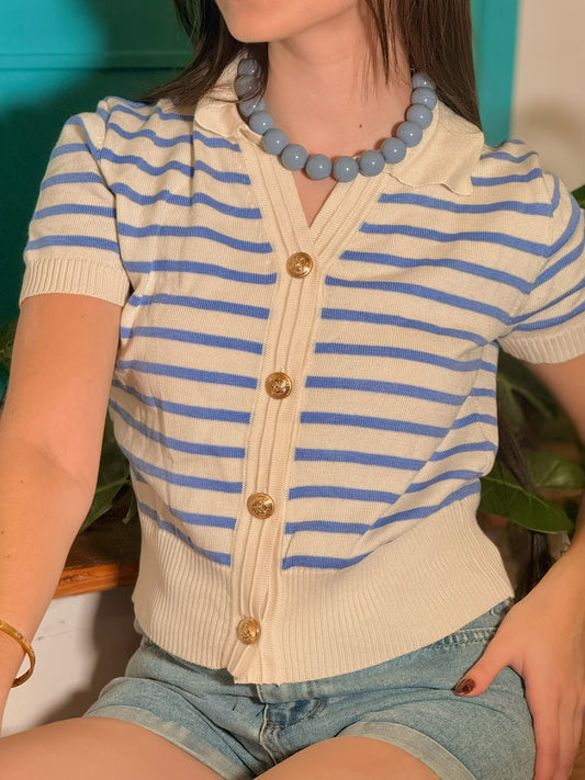 Top tipo chaleco tejido blanco con lineas azules