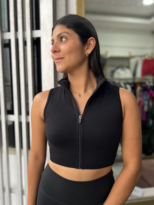 Top halter con cierre delantero negro