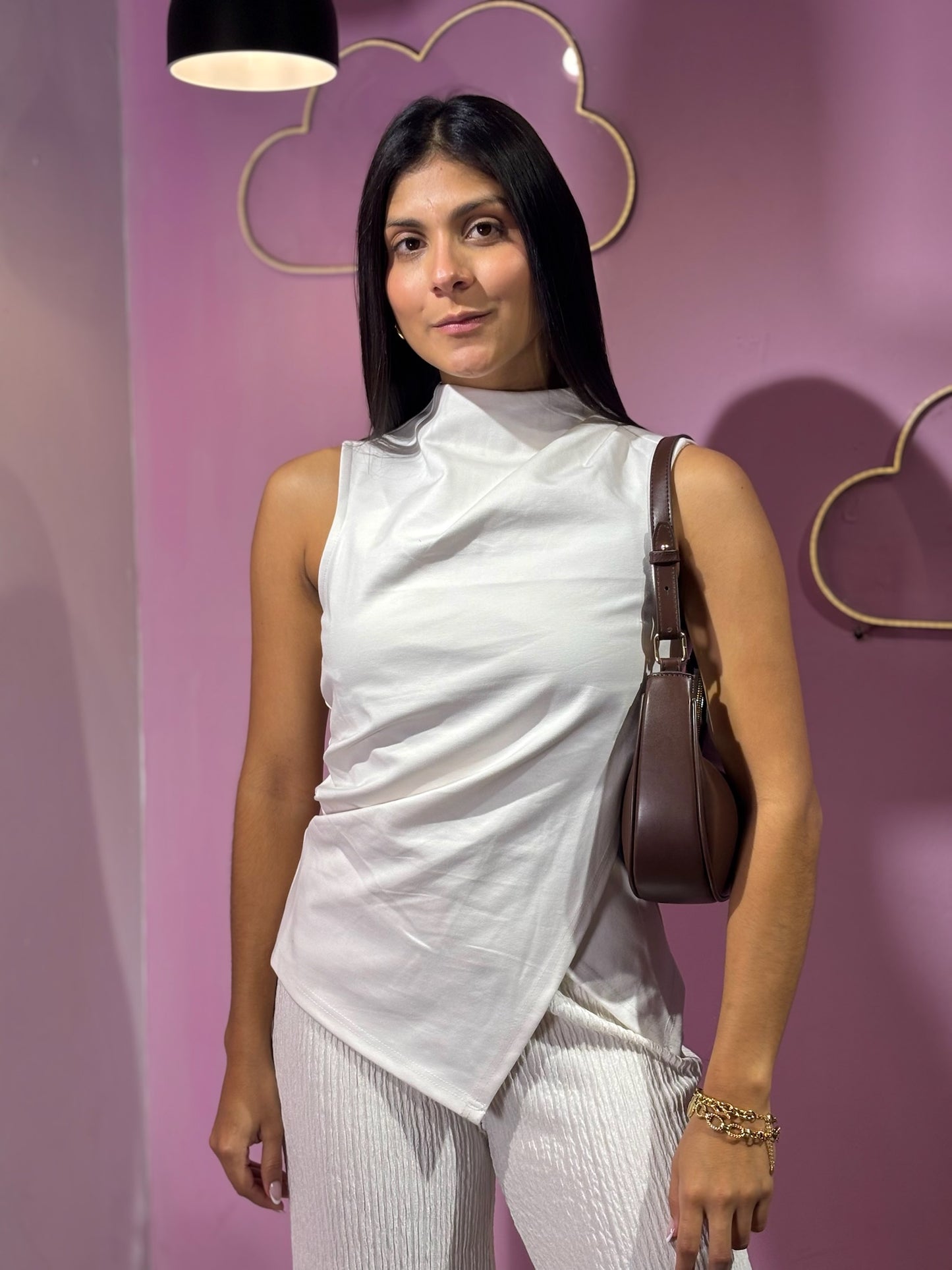 Top cuello alto asimétrico blanco ontwetfh