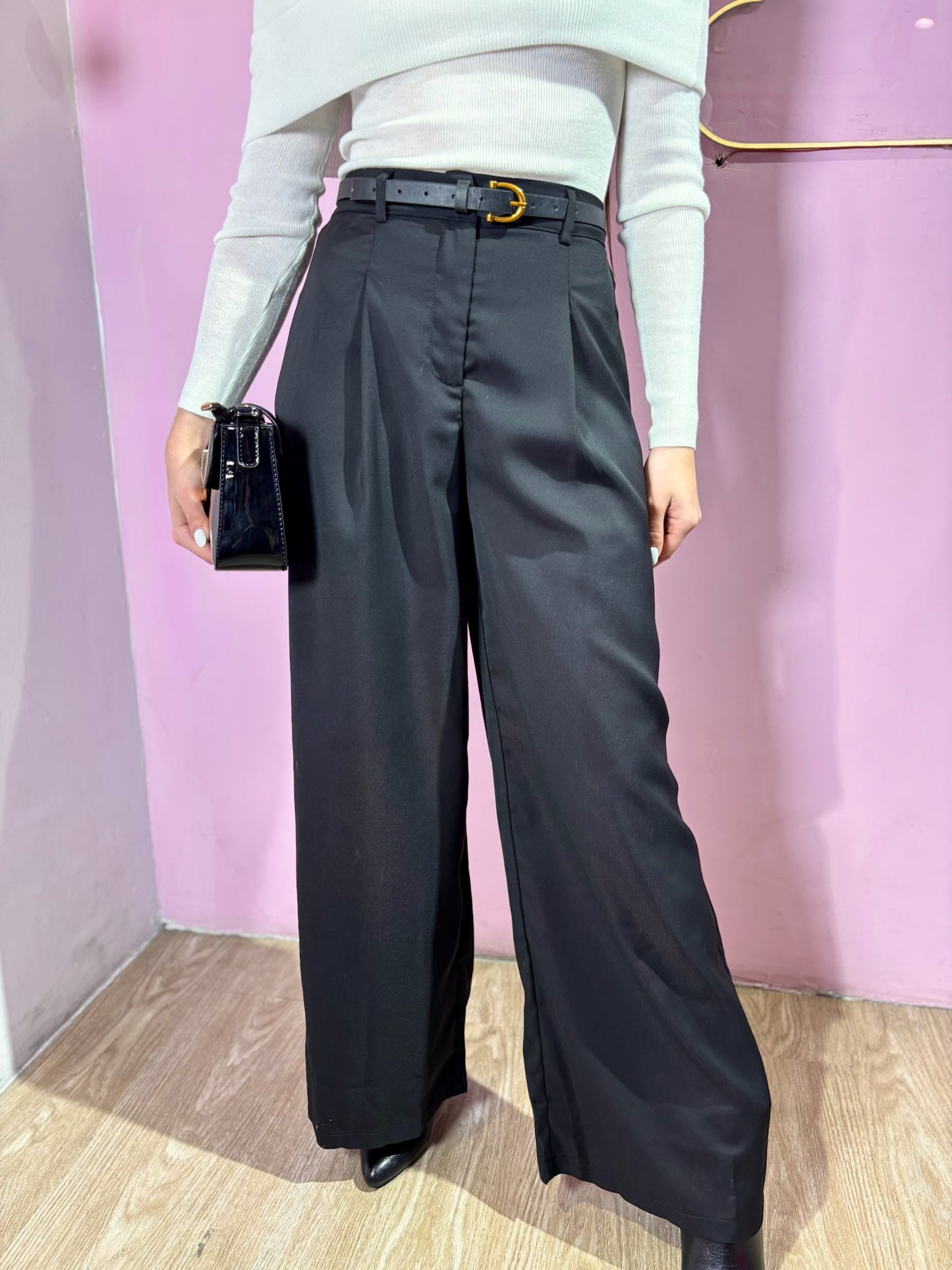 Pantalón palazzo negro con correa