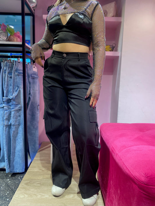 Pantalón cargo negro de botón