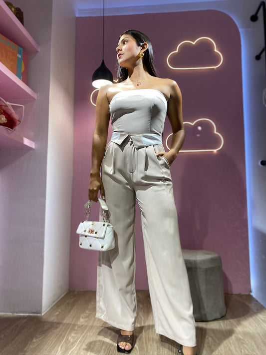 Cartera blanca con taches dorados