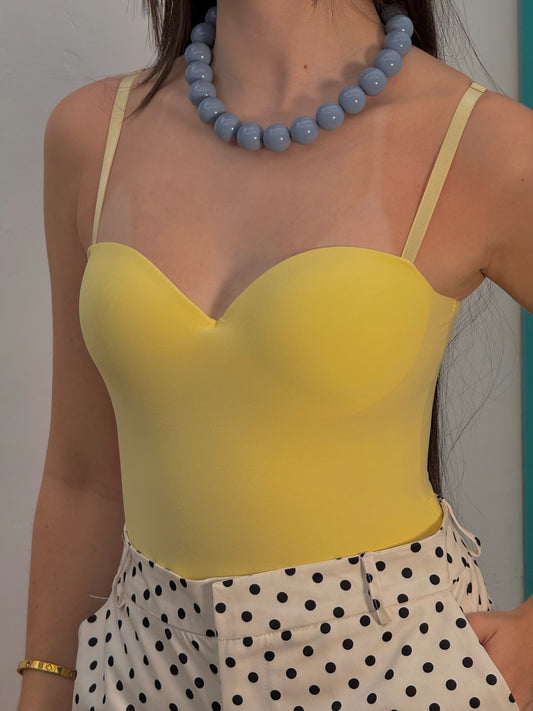 Body amarillo con copas y tirantes
