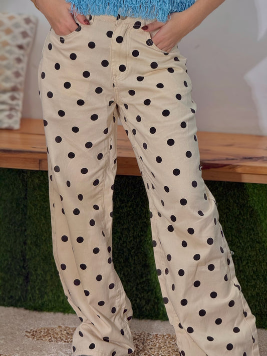 Jean crema de puntos negros