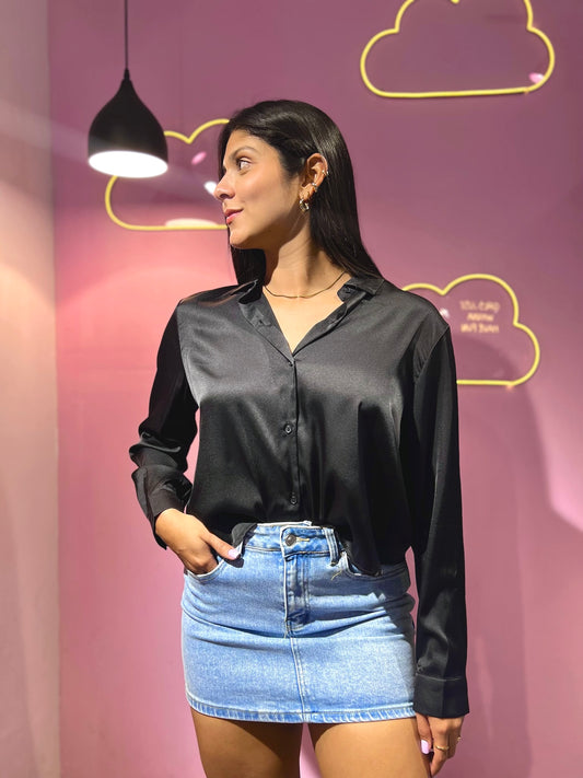 Camisa manga larga de seda brillante negra