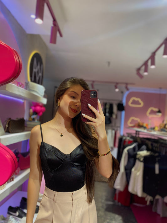 Body satinado de copas negro