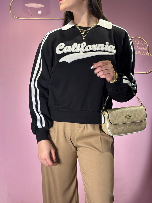 Sueter negro de líneas en las mangas California