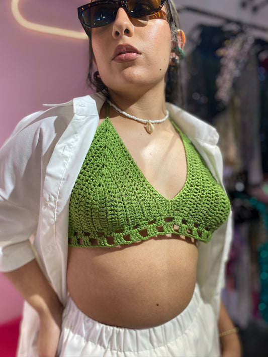 Top tejido playero estilo bralette verde