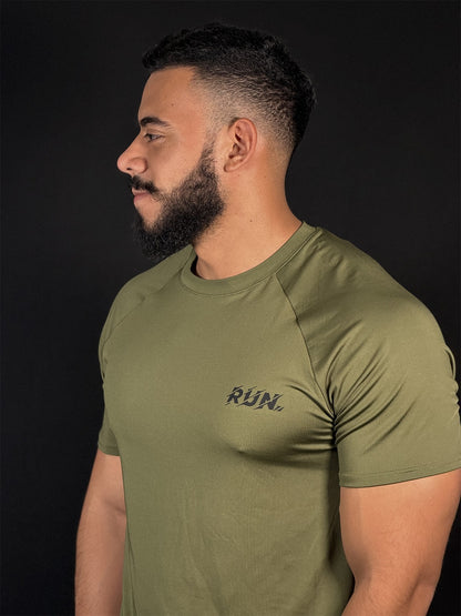 Franela deportiva de caballero RUN verde militar