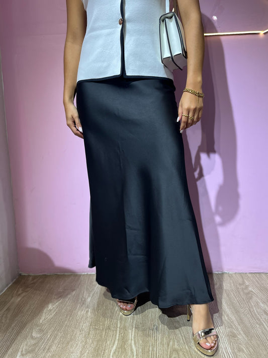 Falda larga de seda negra