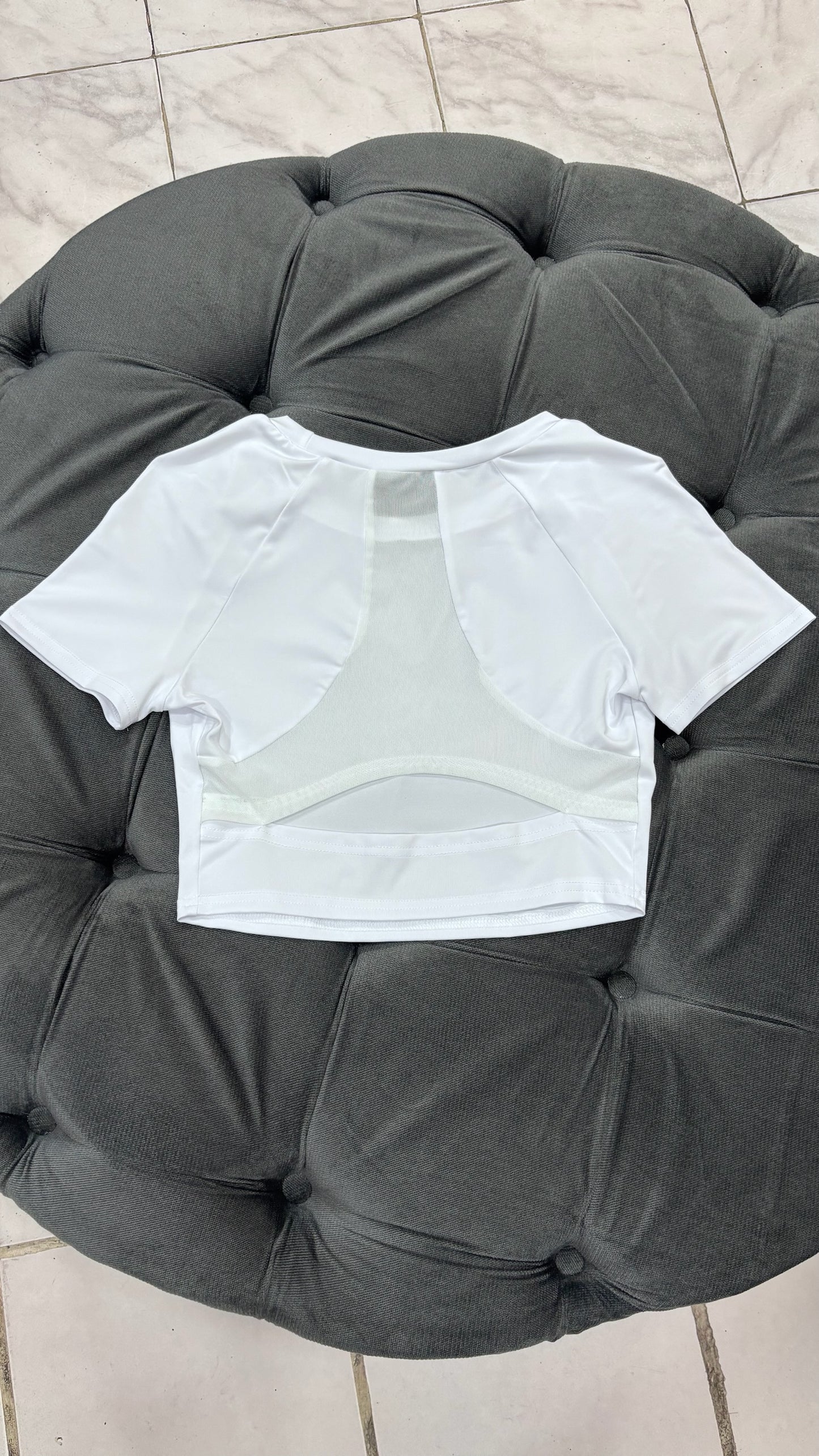 Top con transparencias en la espalda deportivo blanco