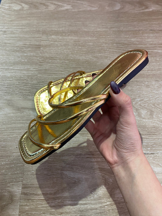 Sandalias doradas lisas