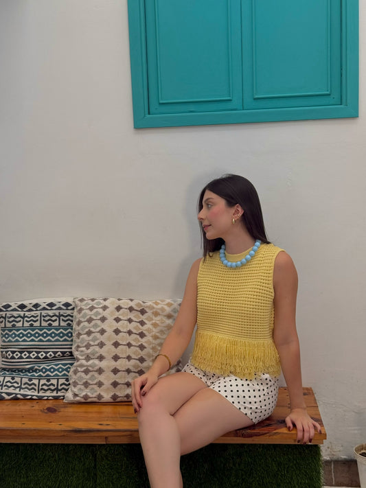 Top tejido halter con flecos amarillo