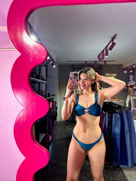 Traje de baño verde esmeralda tirantes arruchados con hebilla de estrella de mar dorada