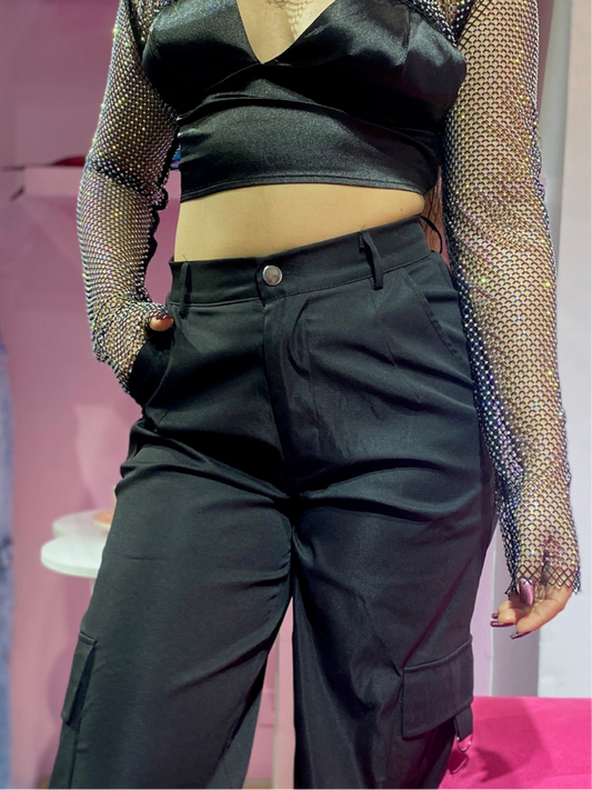 Pantalón cargo negro de botón
