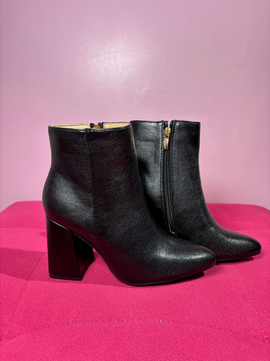 Botines stiletto negro tacón grueso