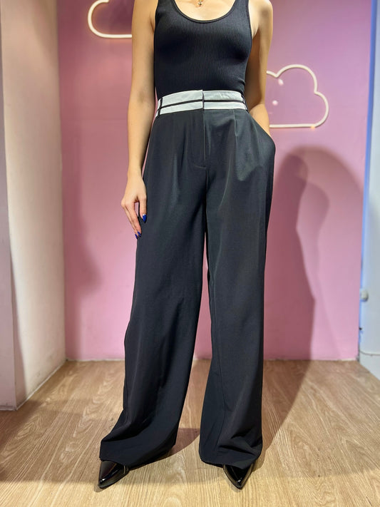 Pantalón de vestir palazzo negro de doble pretina blanca