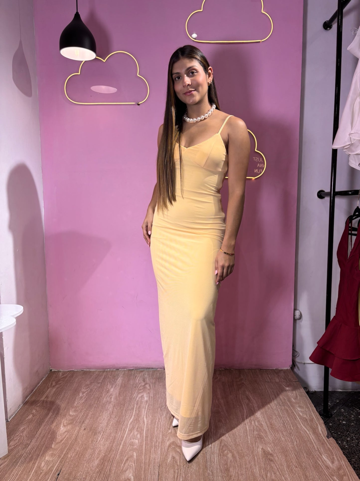 Vestido largo de copas amarillo pastel de malla
