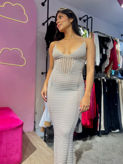 Vestido tejido largo corte sirena con escote beige