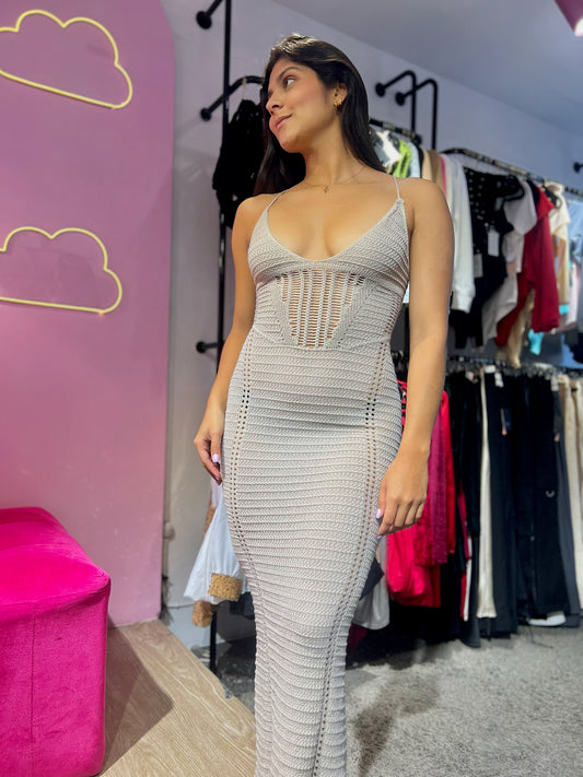 Vestido tejido largo corte sirena con escote beige