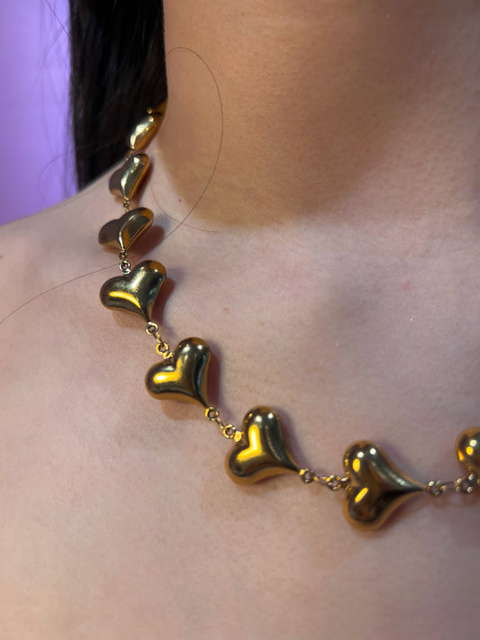 Collar de corazones chunky dorado