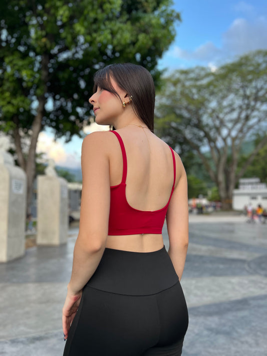 Top deportivo de espalda descubierta y tirantes rojo