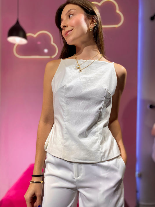Top cuello alto y tirantes blanco de espalda descubierta
