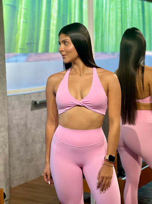 Set deportivo de top cruzado y leggin rosa pastel