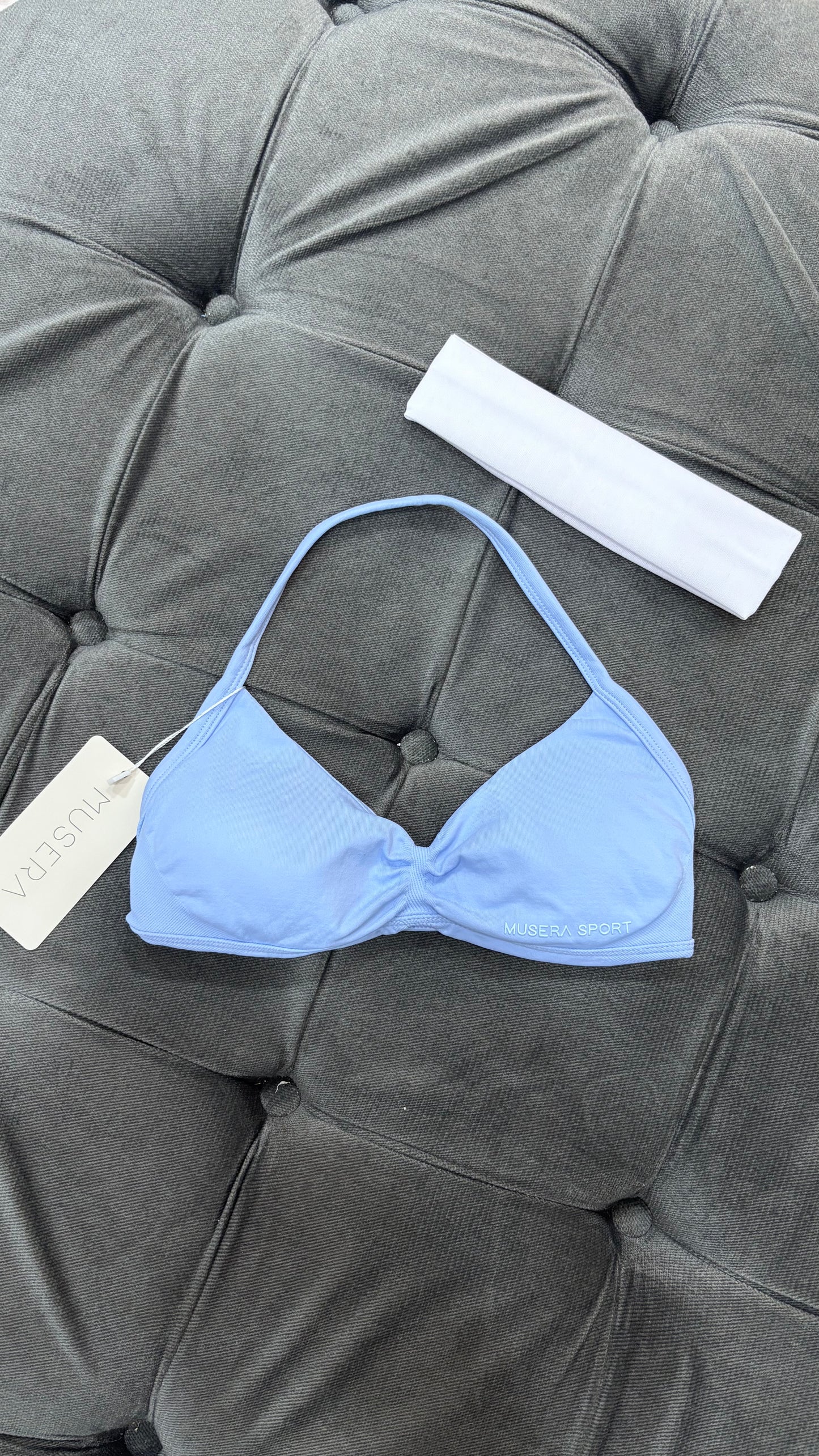 Top cuello V de tirantes y espalda descubierta MUSERA azul celeste