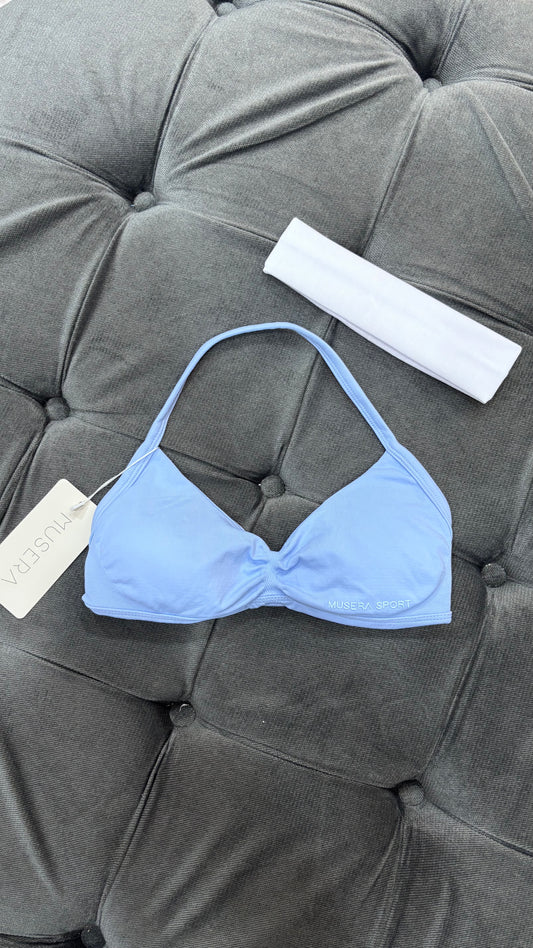 Top cuello V de tirantes y espalda descubierta MUSERA azul celeste