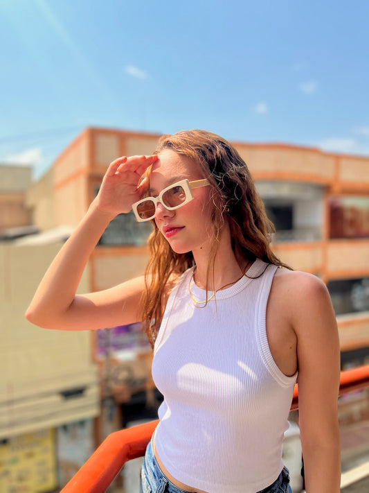 Lentes de sol color crema rectangular