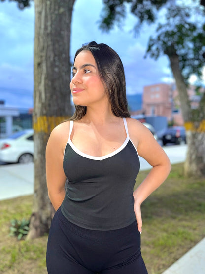 Top deportivo negro de bordes blancos HOLLISTER